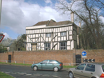 Crosshouse, Powick